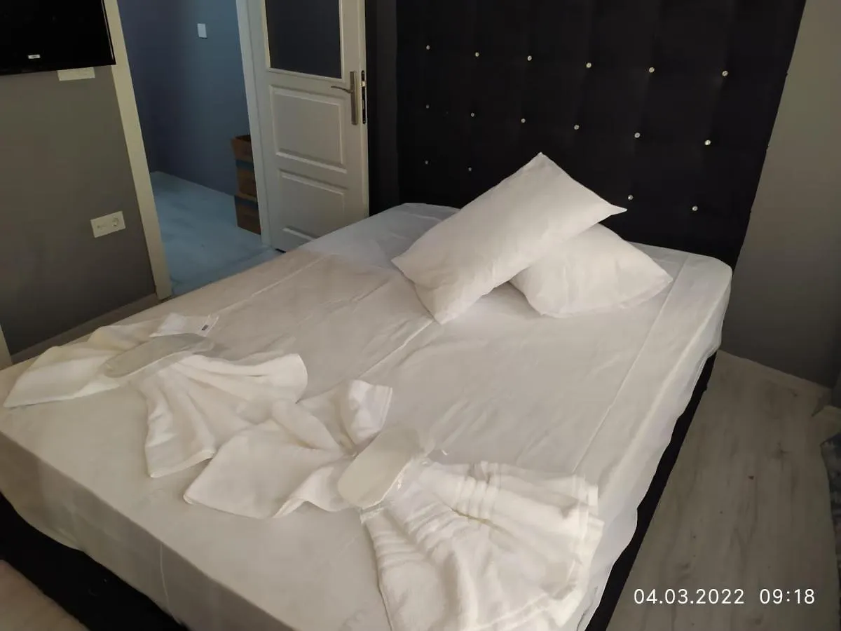 Eyüp Kral Small Suit İstanbul 0*,