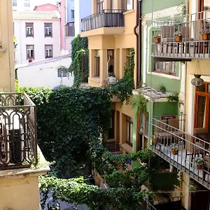  Hostal Chambers Of The Boheme